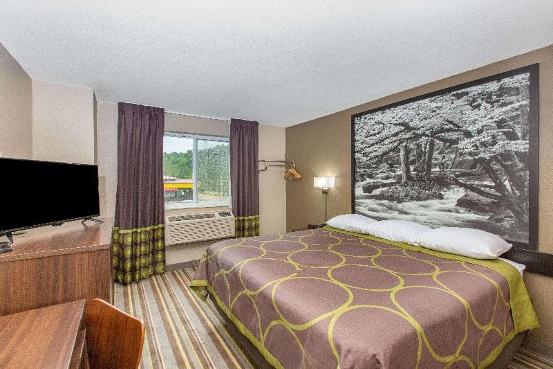 Super 8 by Wyndham Chattanooga Lookout Mountain 5