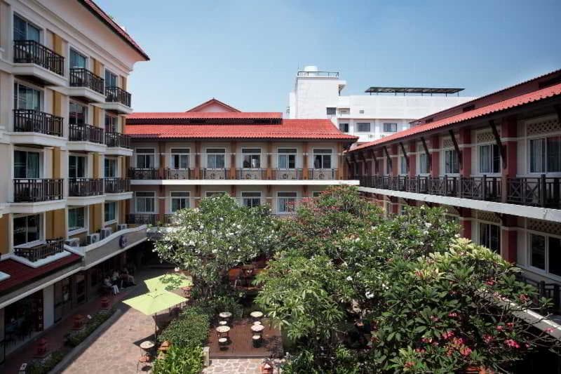 Rambuttri Village Inn & Plaza photo 1