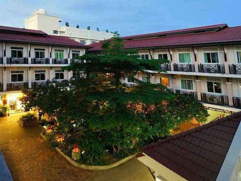 Rambuttri Village Inn & Plaza 4