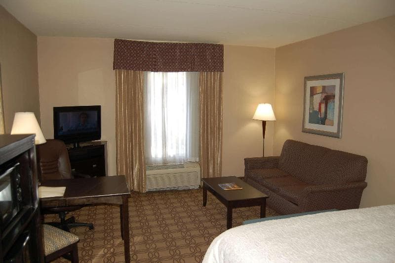 Hampton Inn & Suites Charlotte-Airport 5