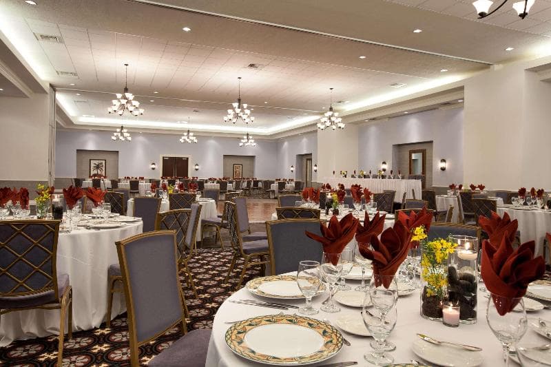 Embassy Suites by Hilton La Quinta Hotel & Spa 4