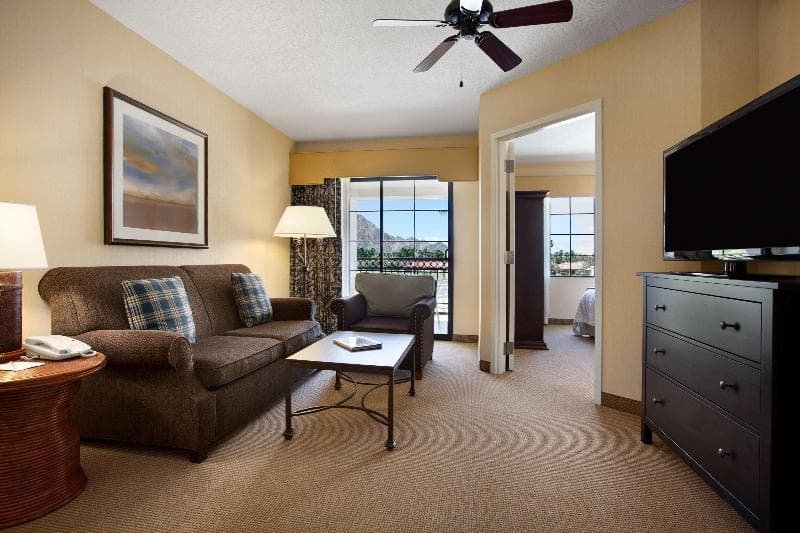 Embassy Suites by Hilton La Quinta Hotel & Spa 3