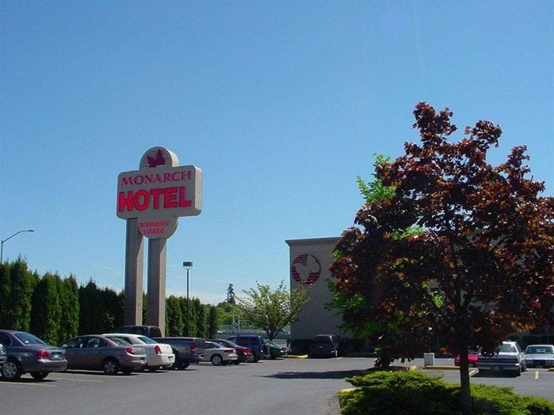 Monarch Hotel & Conference Center 2
