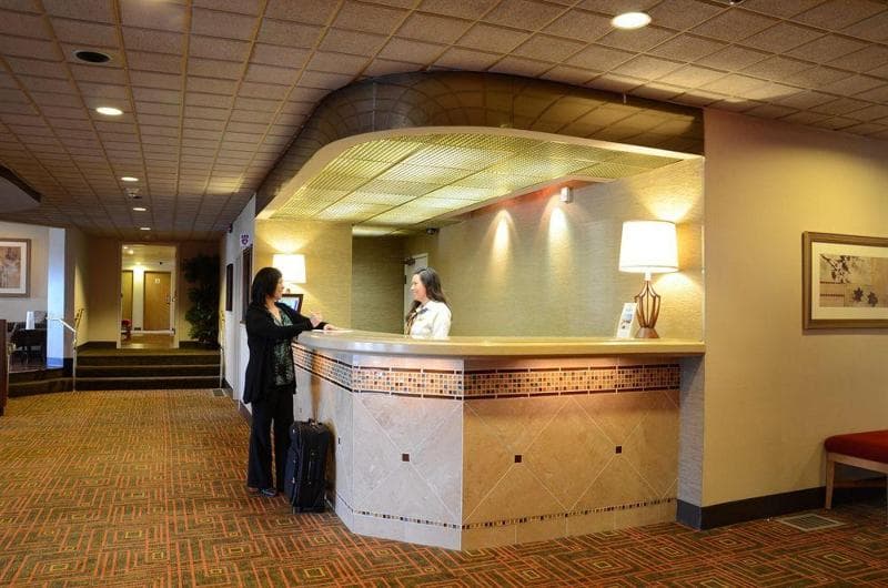 Monarch Hotel & Conference Center 4