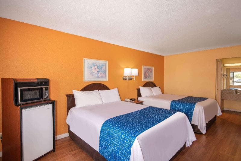 Travelodge by Wyndham Kingman 3