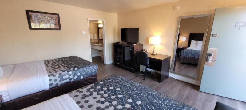 Econo Lodge Sacramento Convention Center 4
