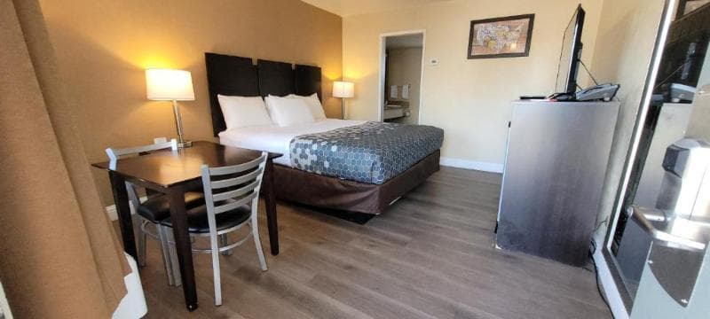 Econo Lodge Sacramento Convention Center 5