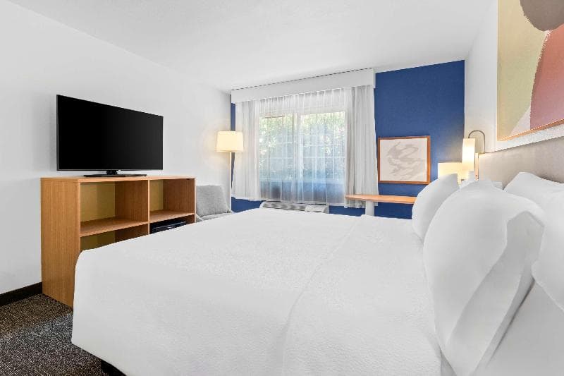 Spark by Hilton Modesto 4