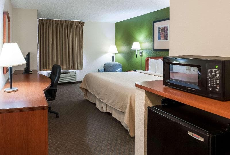 Quality Inn & Suites photo 1