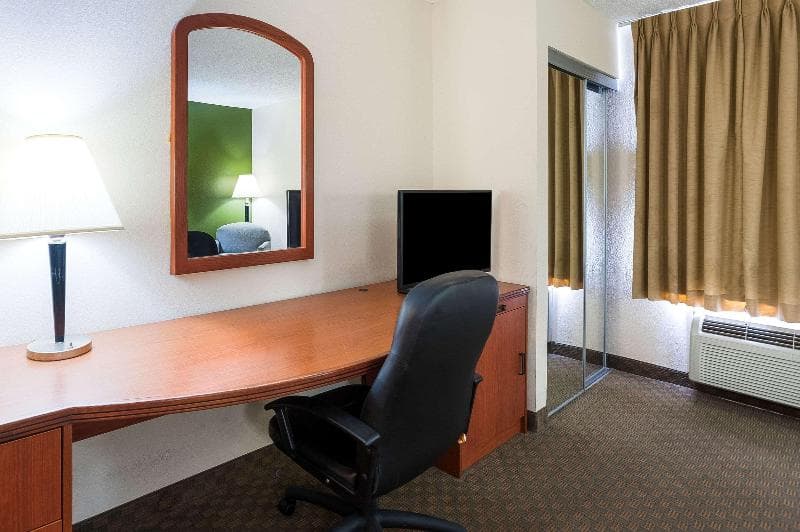 Quality Inn & Suites 3