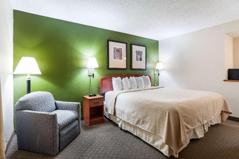 Quality Inn & Suites 4