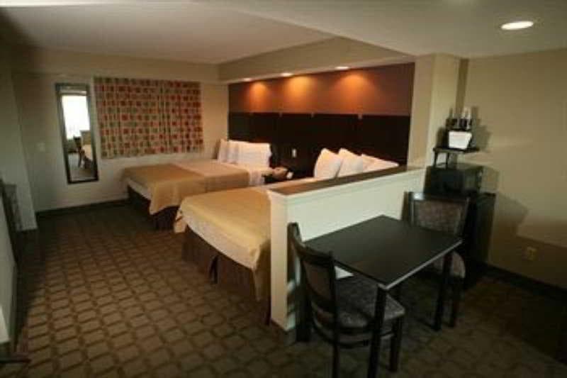 Boardwalk Inn & Suites 4