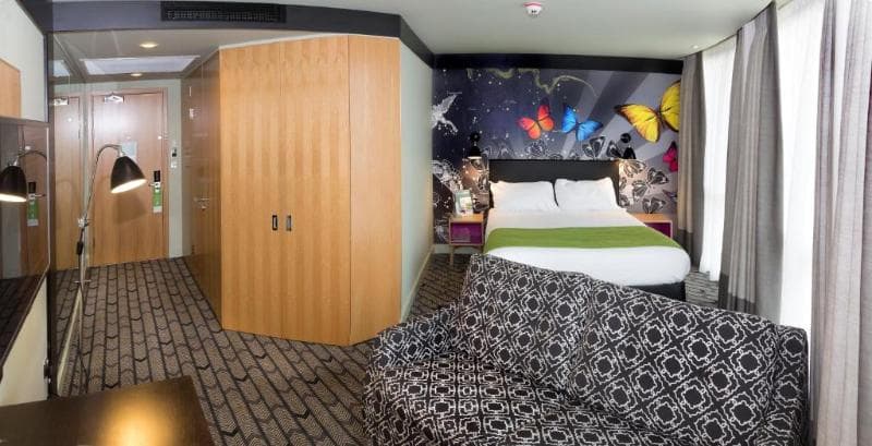 Holiday Inn Salisbury - Stonehenge photo 1