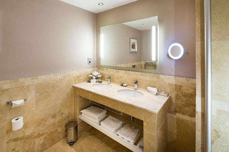 DoubleTree by Hilton Milton Keynes 4
