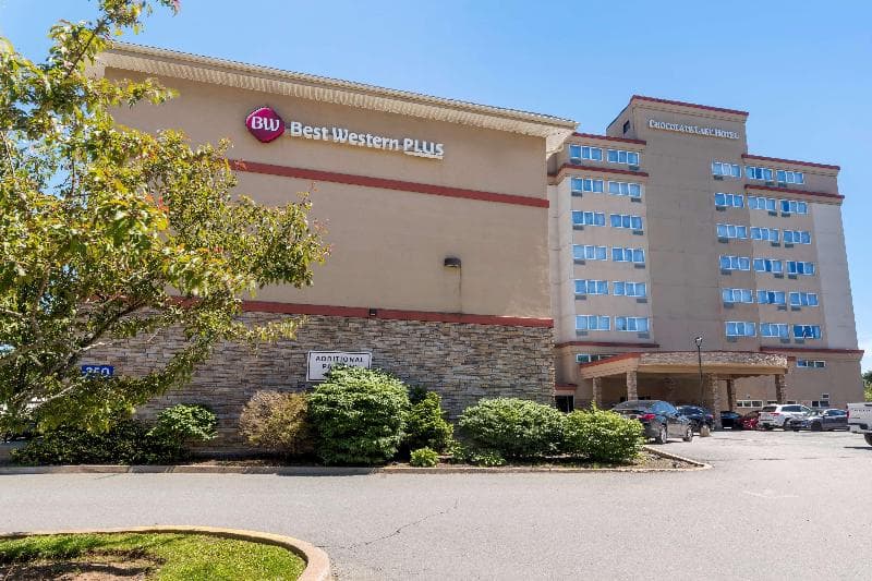 Best Western Plus Chocolate Lake Hotel 2