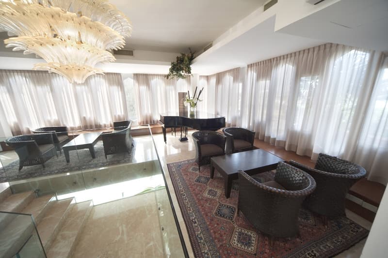 City Hotel 2
