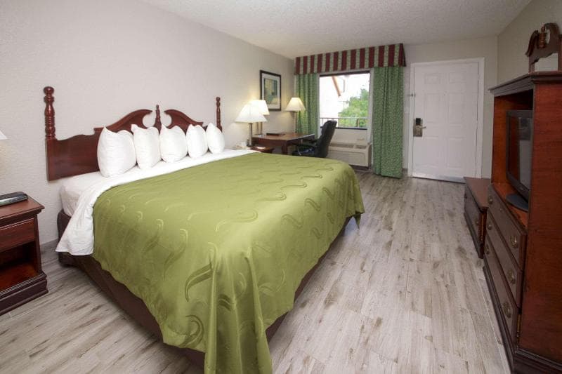 Quality Inn Outlet Mall 4
