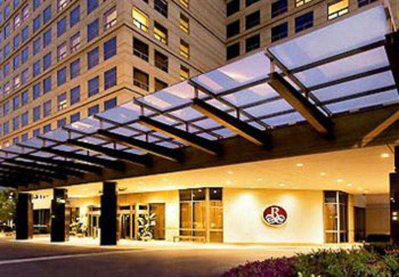 Renaissance Chicago O'hare Suites Hotel photo 1