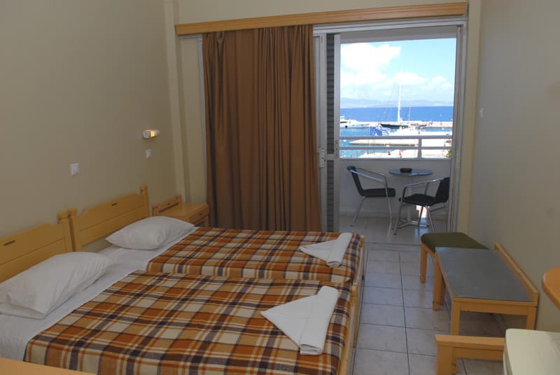 Zephyros Hotel 4