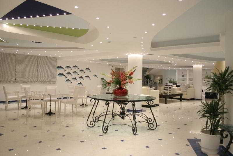 Belvedere Gerakas Lux. Suites 4