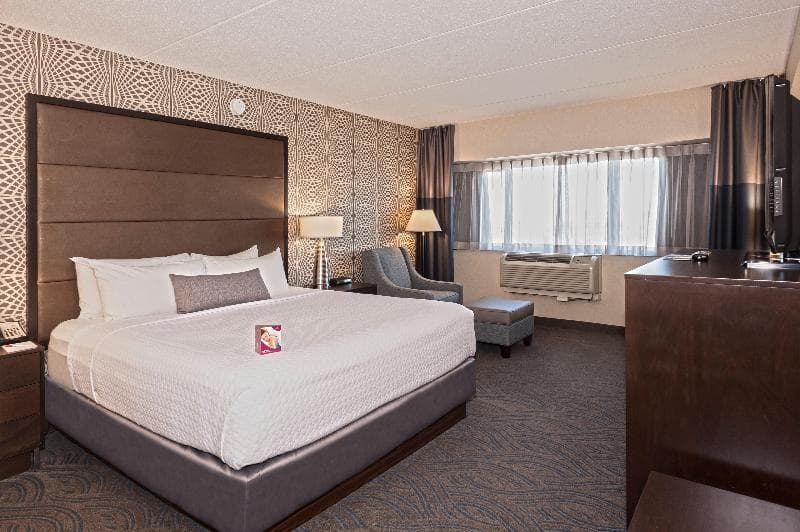 Crowne Plaza Suites Msp Airport photo 1