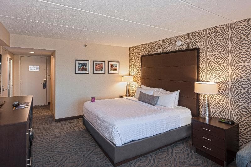 Crowne Plaza Suites Msp Airport 5