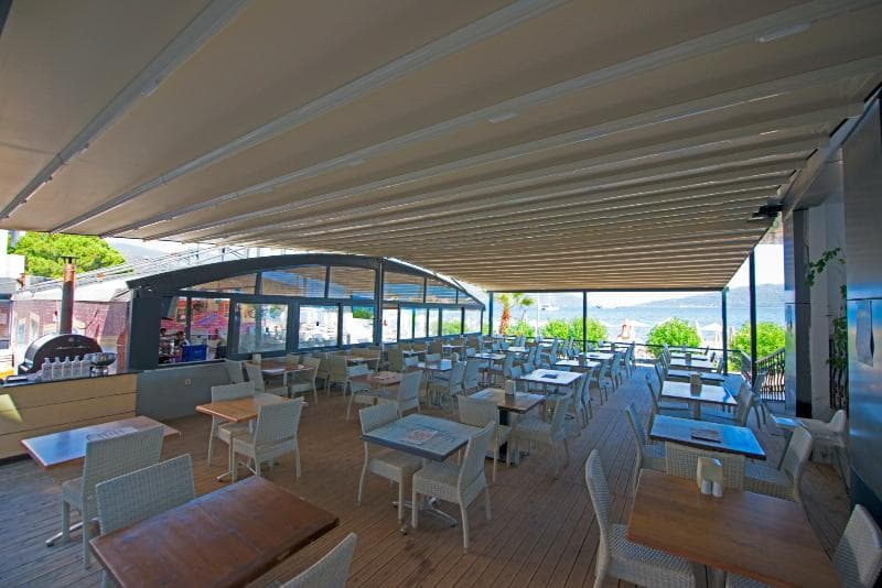 Point Beach Hotel main