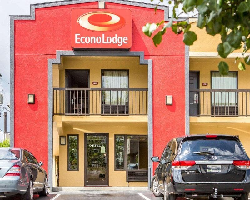 Econo Lodge North 2