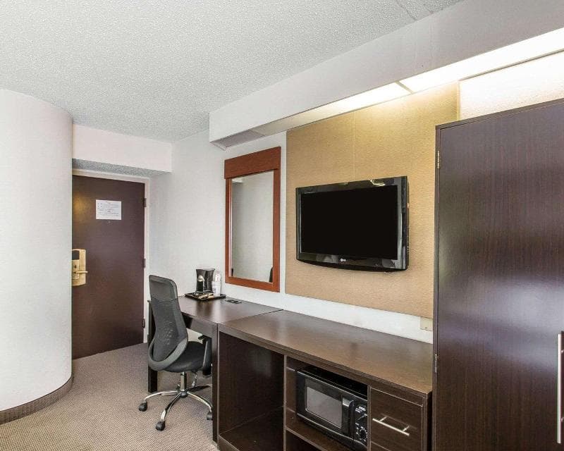 Rodeway Inn 4