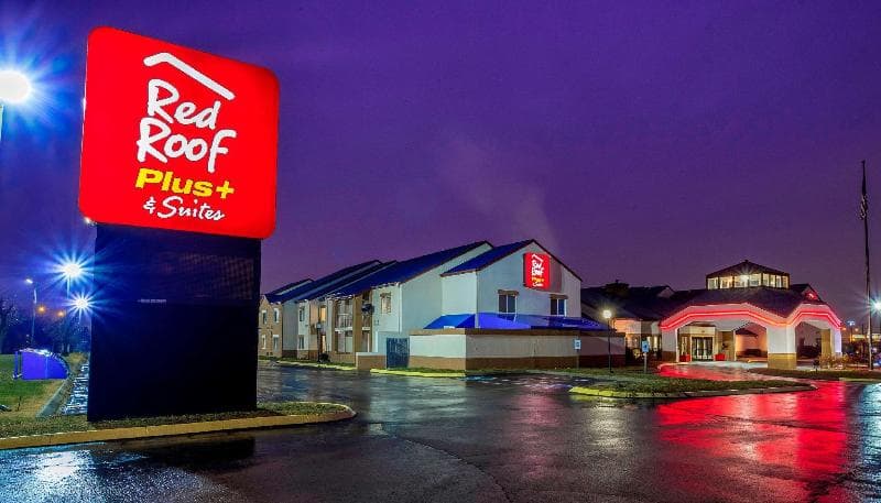 Red Roof PLUS+ & Suites Knoxville West-Cedar Bluff 4