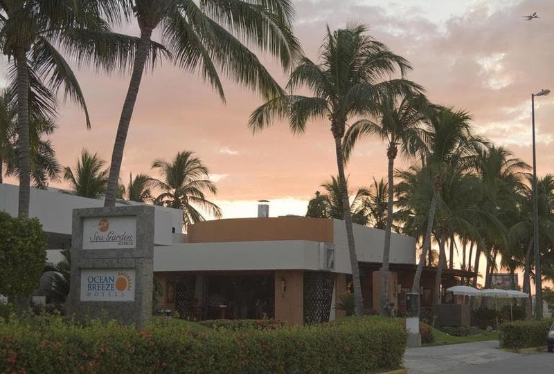Ocean Breeze Hotels Acapulco 2