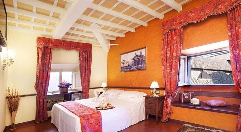Pantheon Inn photo 1