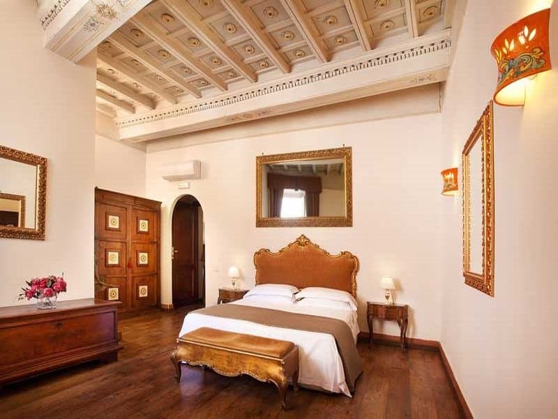 Pantheon Inn 4