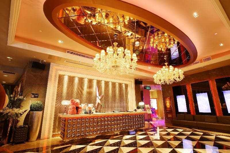 Charming Holiday 3