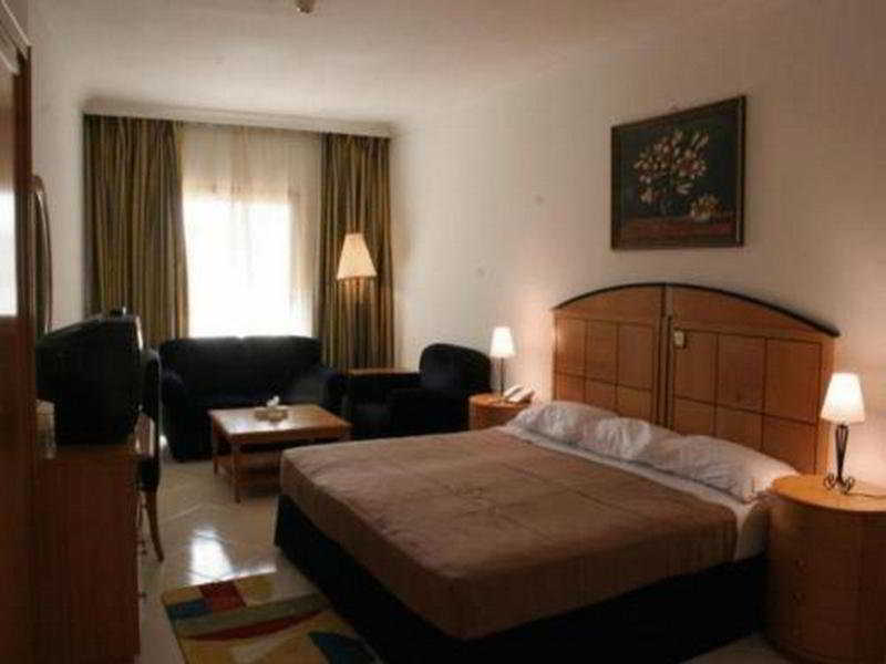 Dolphin Hotel Apartments 3