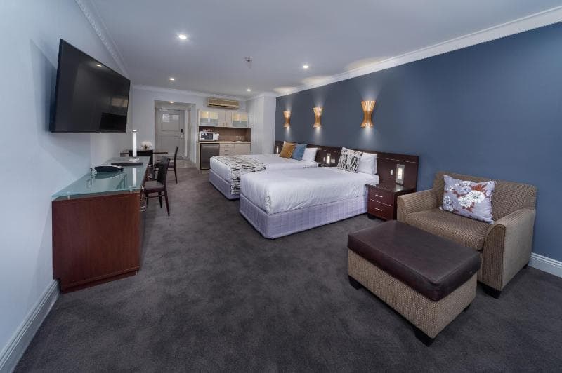 Hyde Park Inn 5