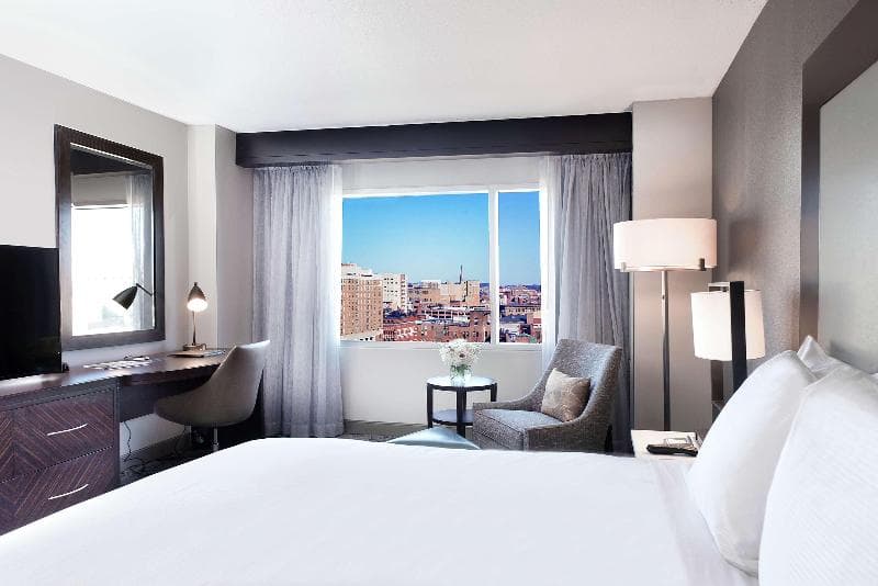 Hilton Baltimore Inner Harbor 5