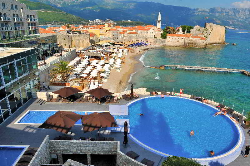Avala Resort & Villas 5