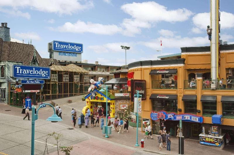 Travelodge by Wyndham Niagara Falls At the Falls 3