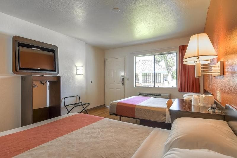 Carlsbad Village Inn photo 1