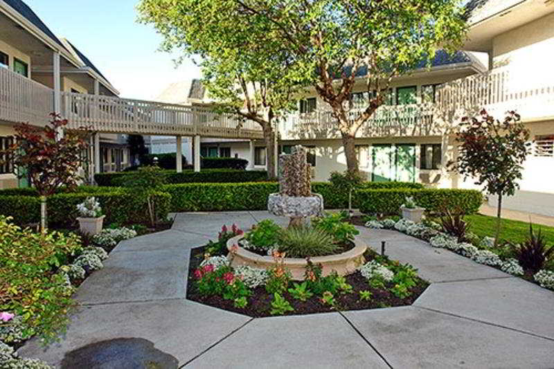 Motel 6 Monterey Marina main