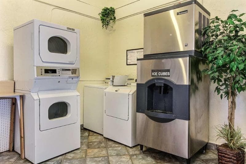 Motel 6 Monterey Marina 3