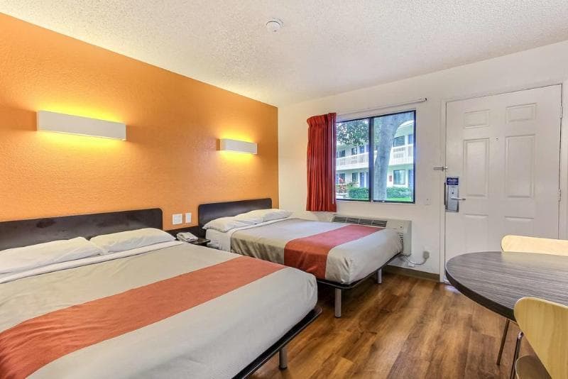 Motel 6 Monterey Marina 4