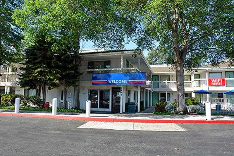 Motel 6 Oakland - Embarcadero photo 1