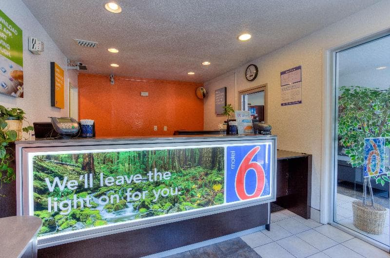 Motel 6 Portland South Lake Oswego Tigard photo 1