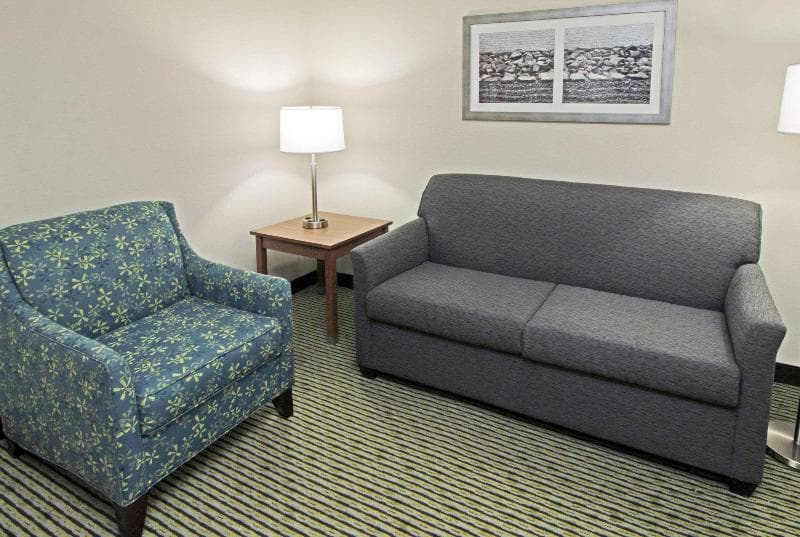 Quality Suites Lake Wright - Norfolk Airport 2