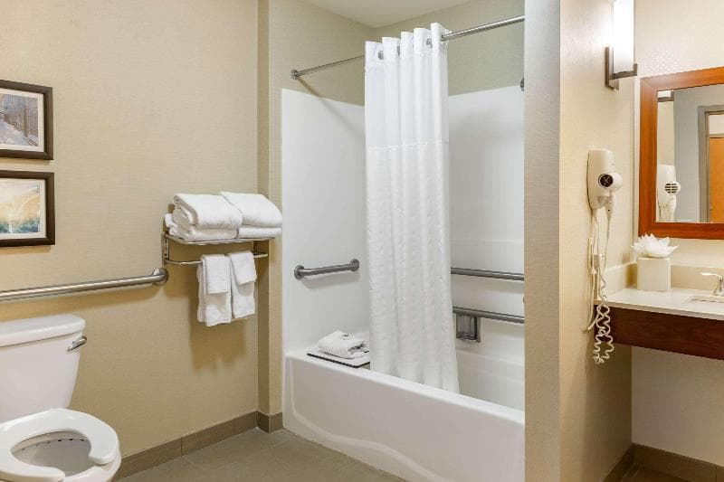 Comfort Suites Amish Country photo 1