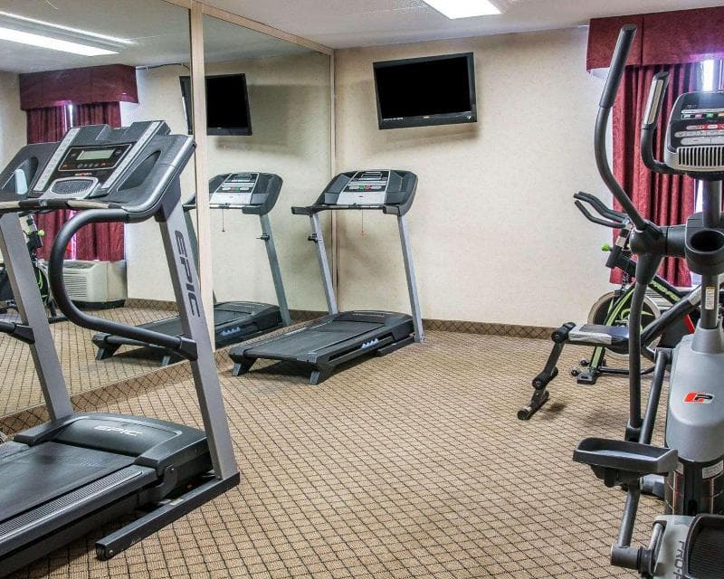 Clarion Inn & Suites Airport 2