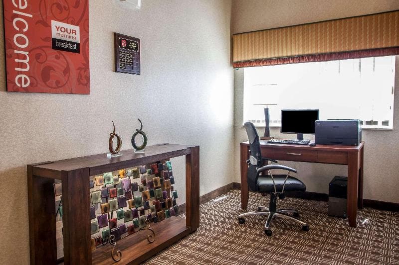 Comfort Suites Peoria I-74 4