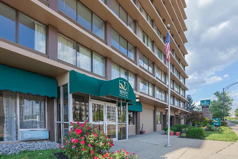 Quality Inn & Suites 4